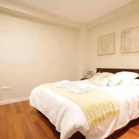 Premium Junto A Catedral مالقة