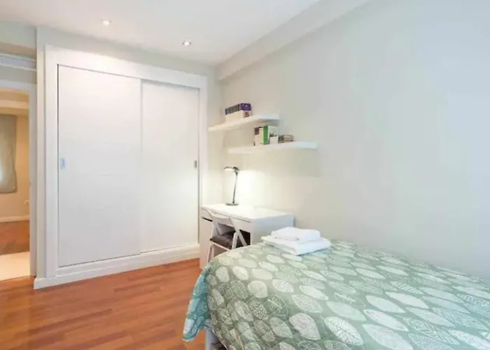 Spacious Near The Cathedral شقة