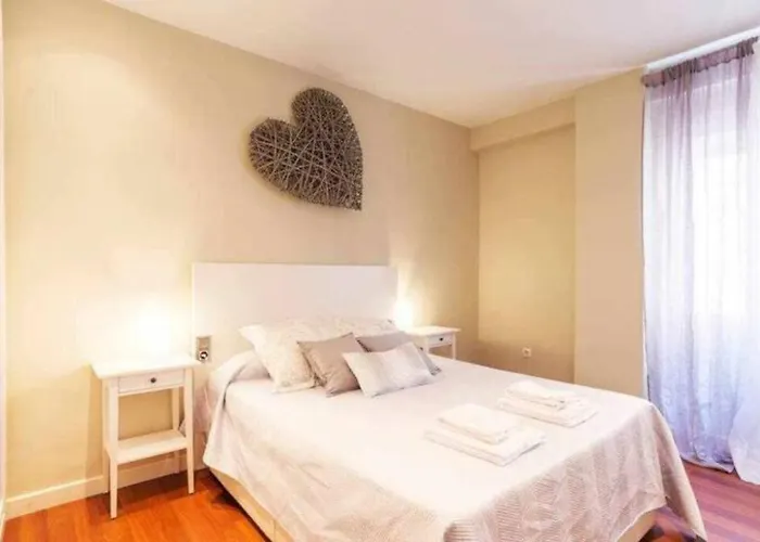 Spacious Near The Cathedral مالقة