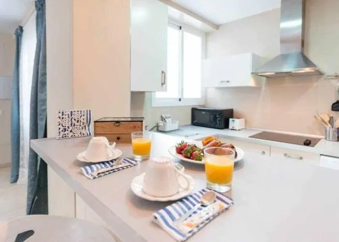 Spacious Near The Cathedral * مالقة