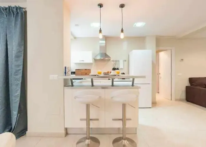 Spacious Near The Cathedral شقة
