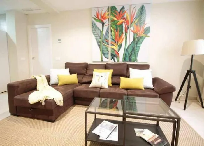 Spacious Near The Cathedral * مالقة